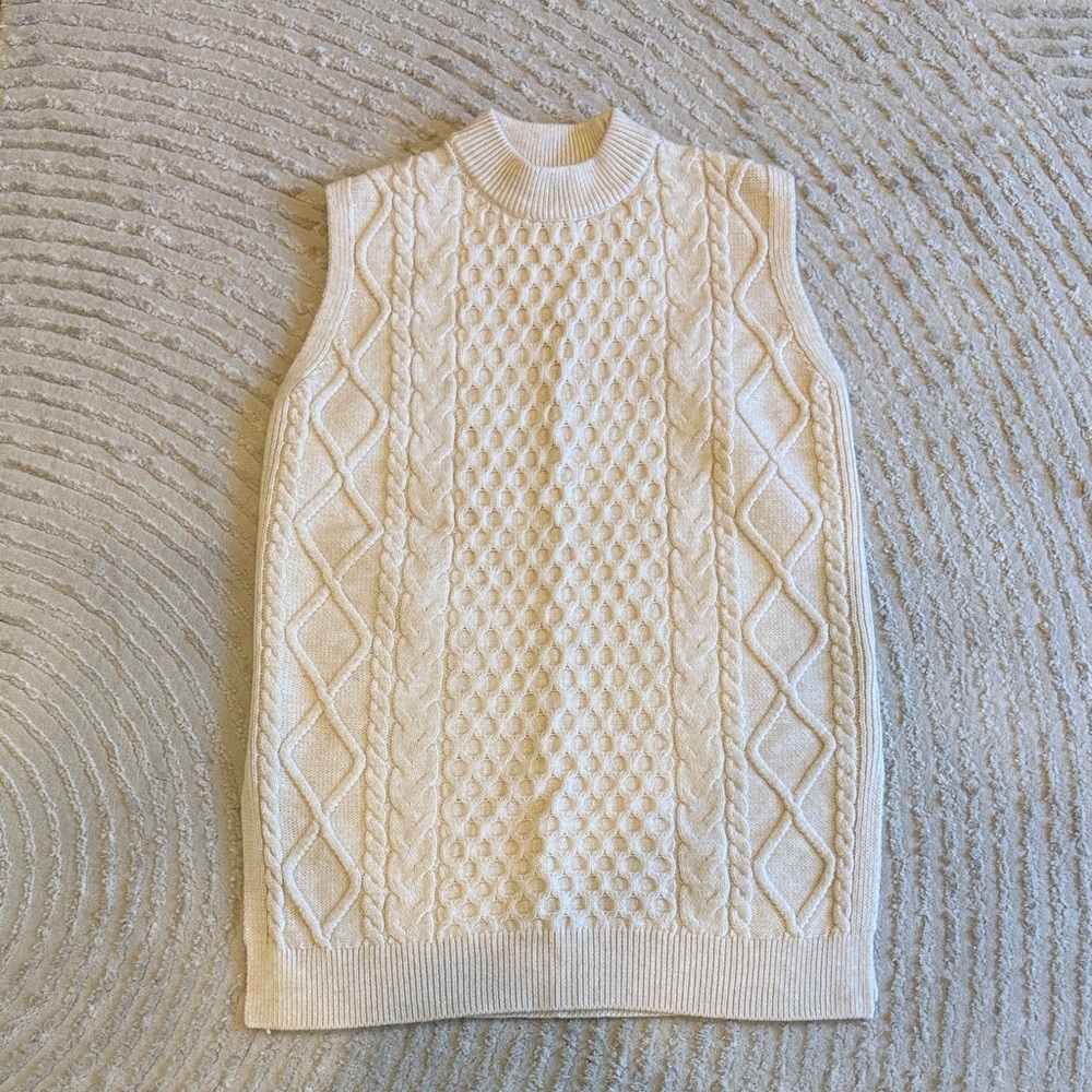 H&M Sleeveless Cable Knit Sweater Vest